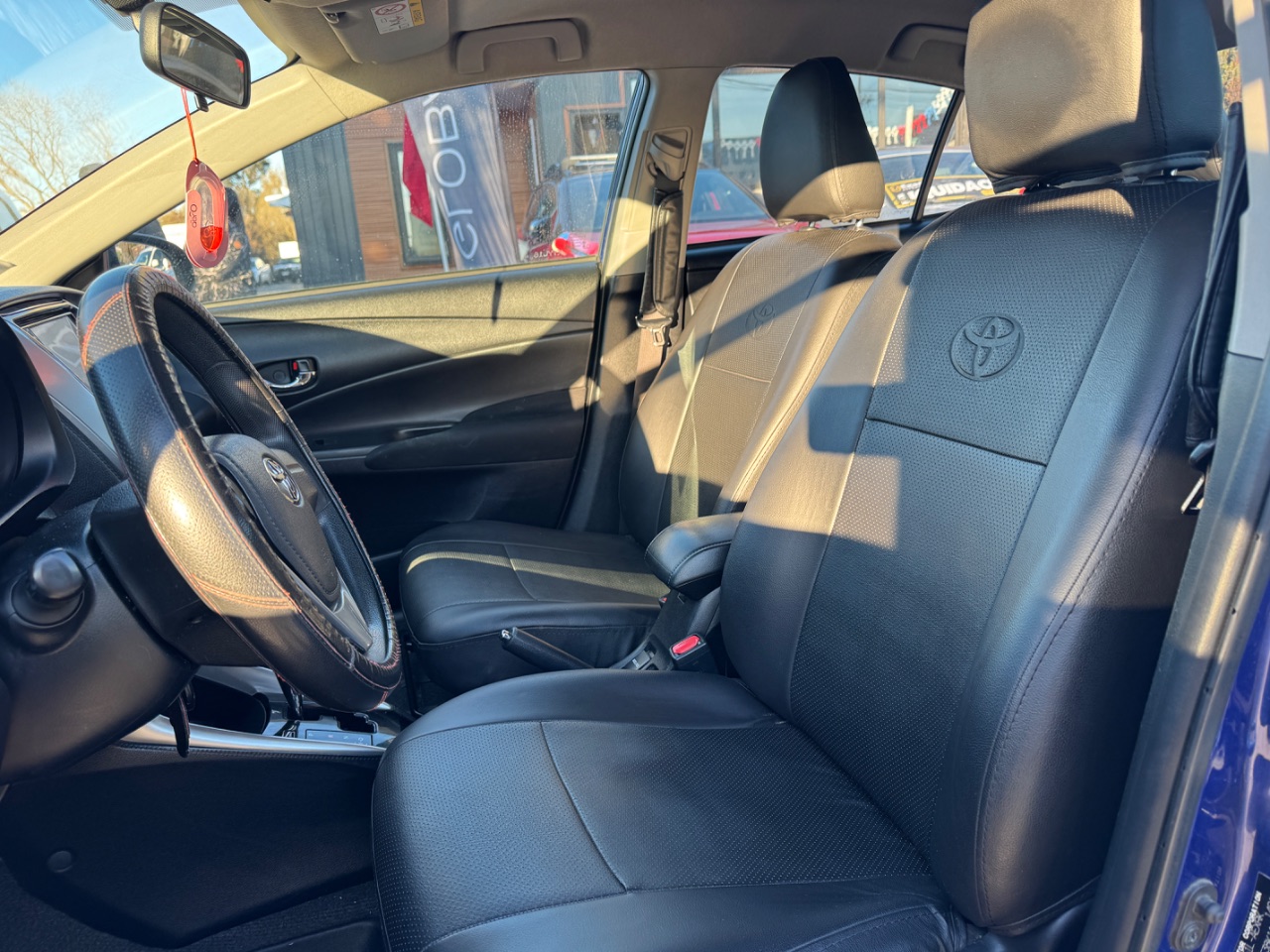 Toyota Yaris — foto 8 de 12