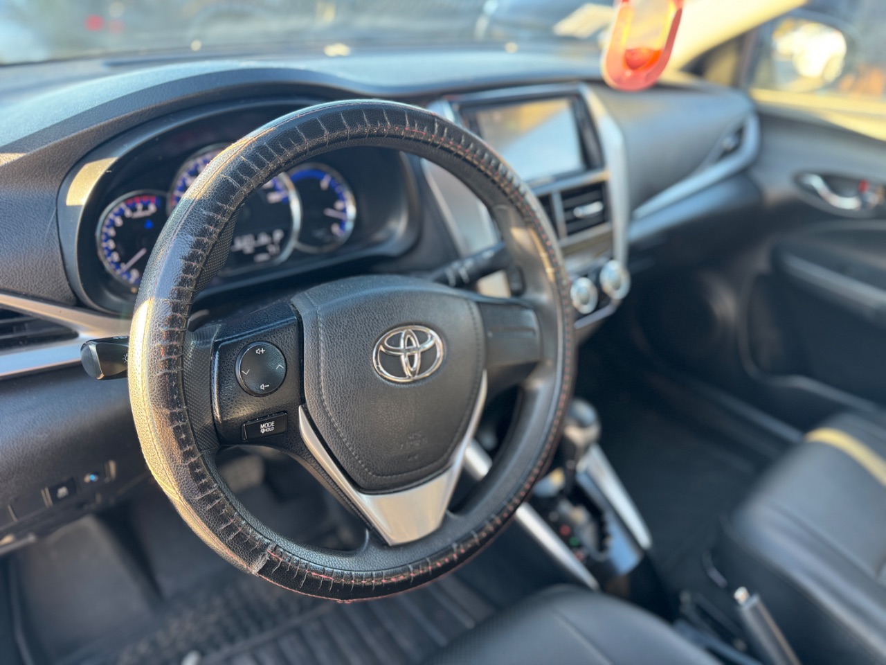 Toyota Yaris — foto 9 de 12