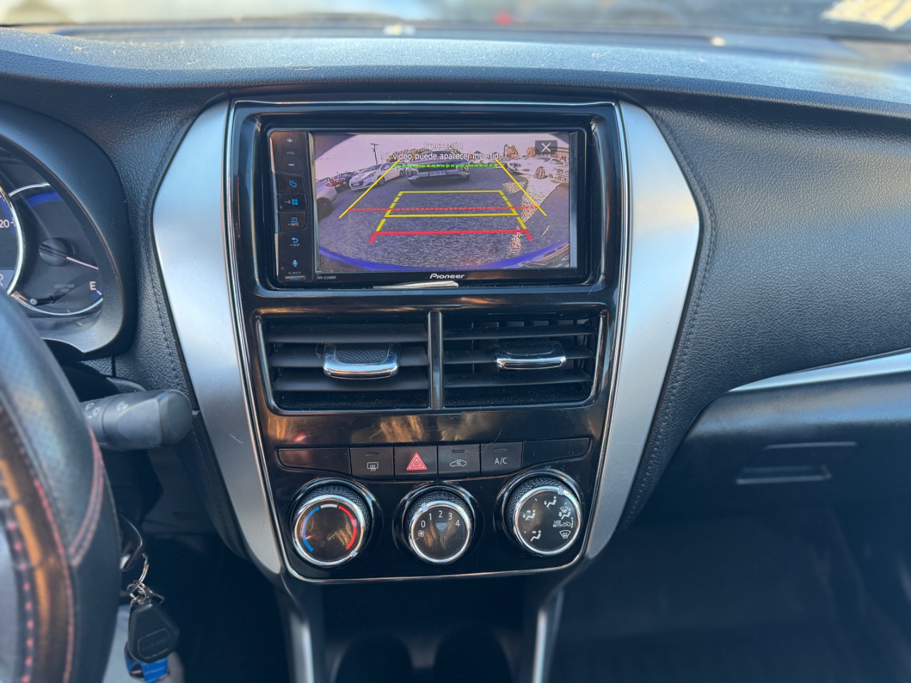 Toyota Yaris — foto 11 de 12