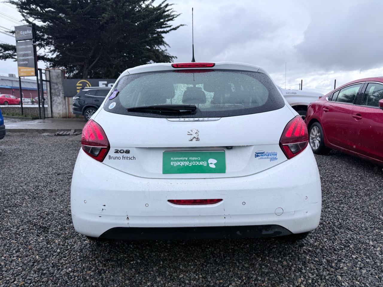 Peugeot 208 — foto 5 de 10