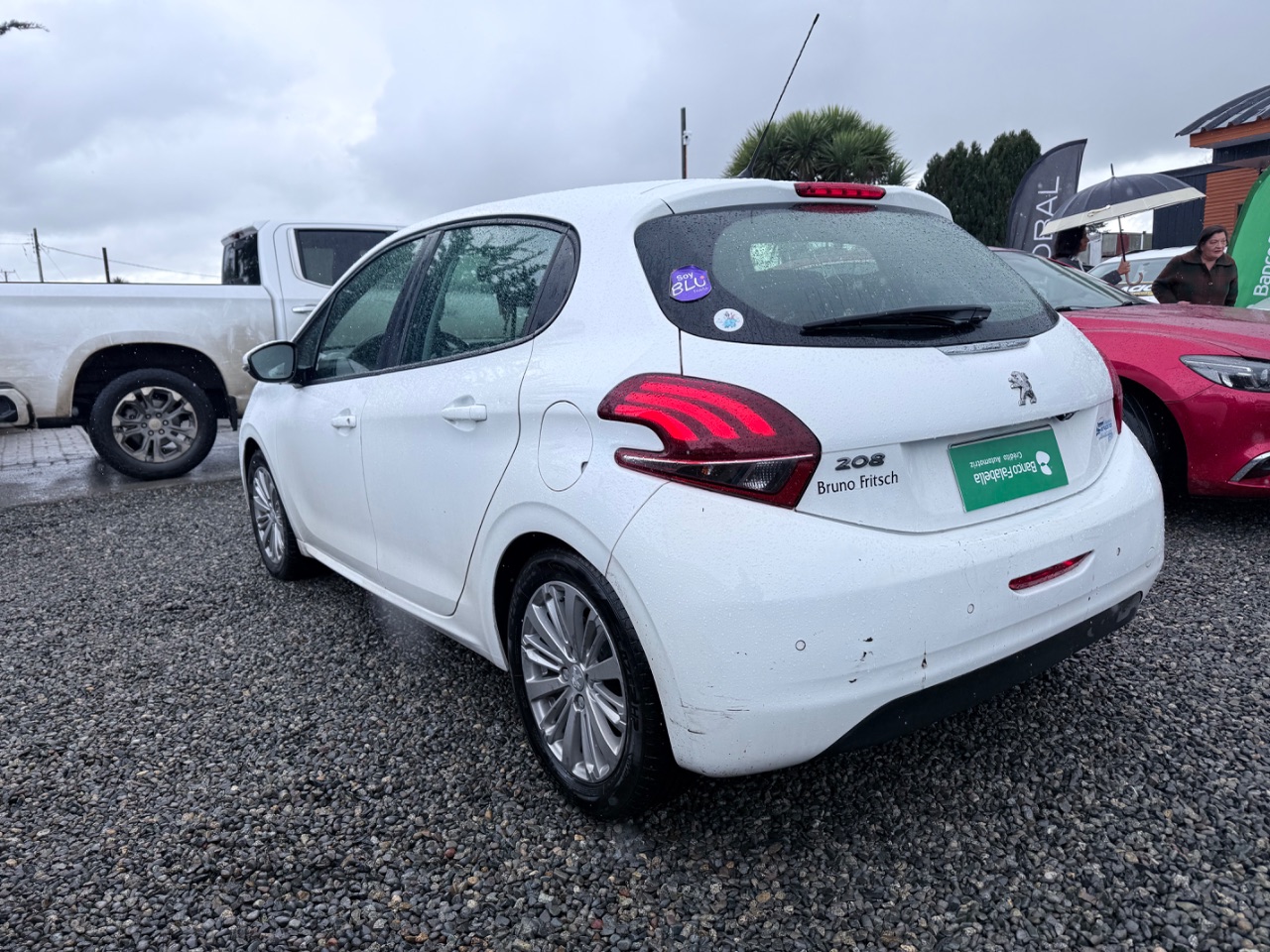 Peugeot 208 — foto 6 de 10