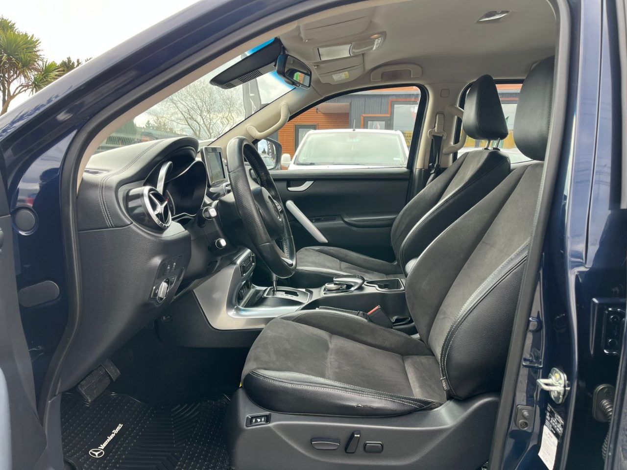 Mercedes-Benz X250 — foto 12 de 15