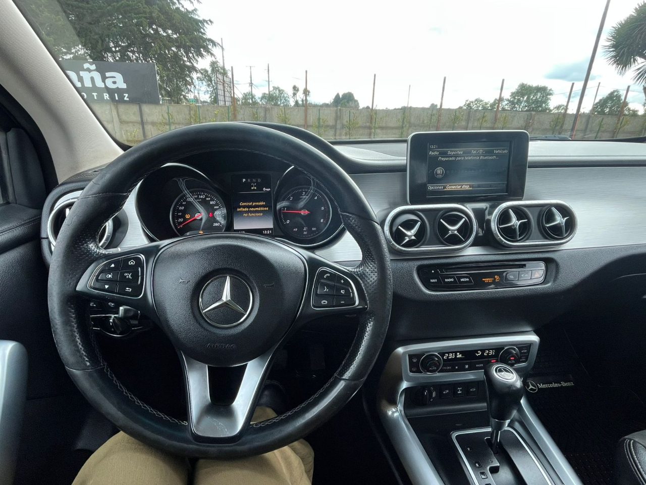 Mercedes-Benz X250 — foto 15 de 15