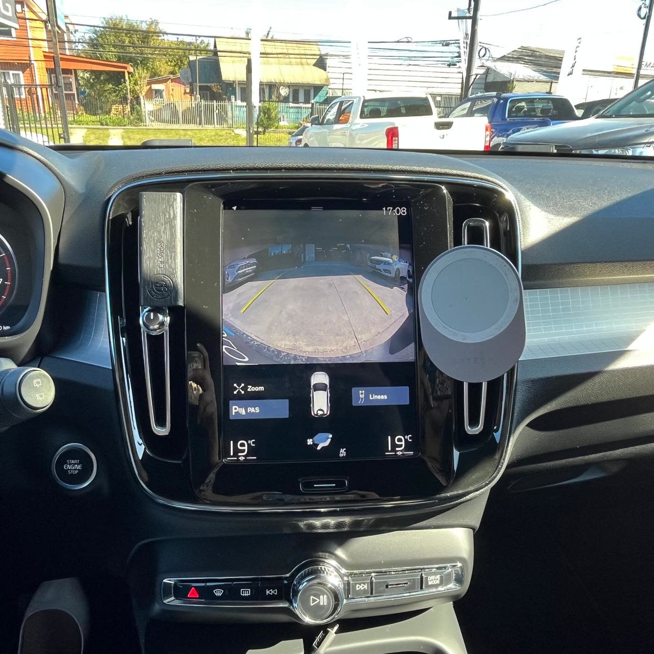 Volvo Xc40 — foto 3 de 15
