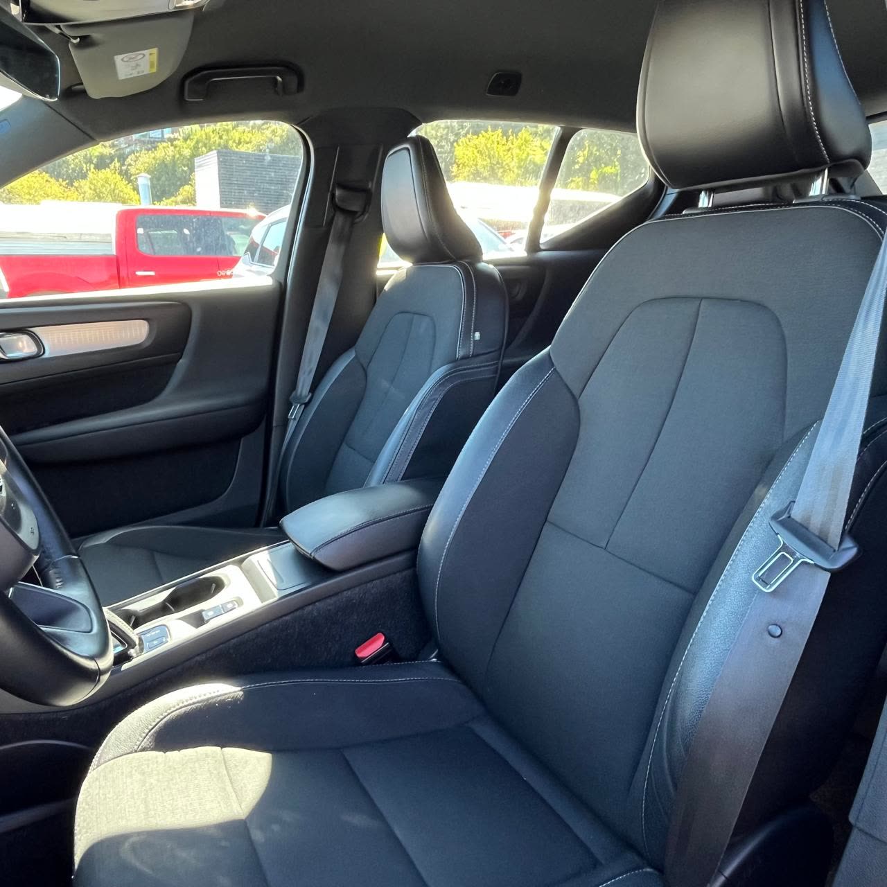 Volvo Xc40 — foto 9 de 15