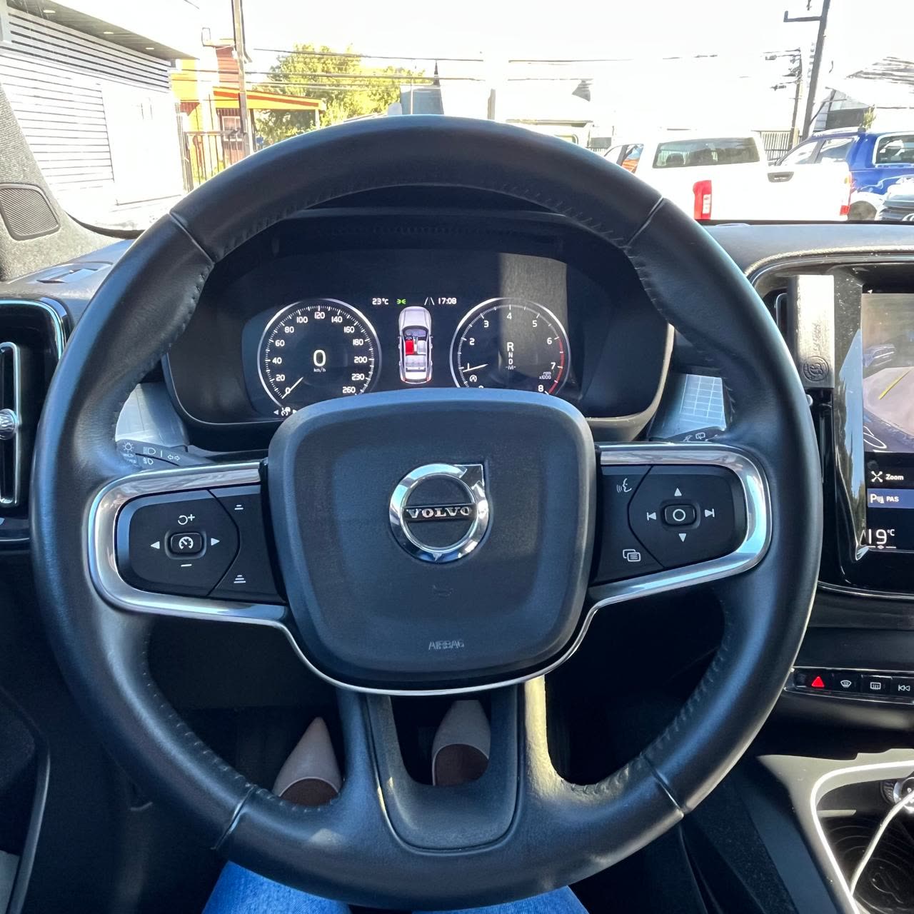 Volvo Xc40 — foto 13 de 15