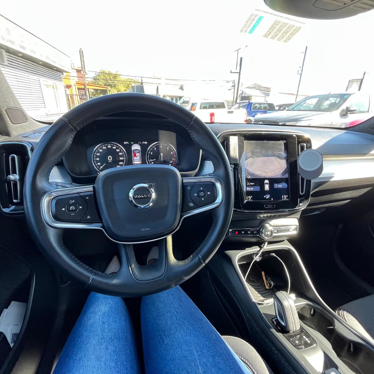 Volvo Xc40 — foto 14 de 15
