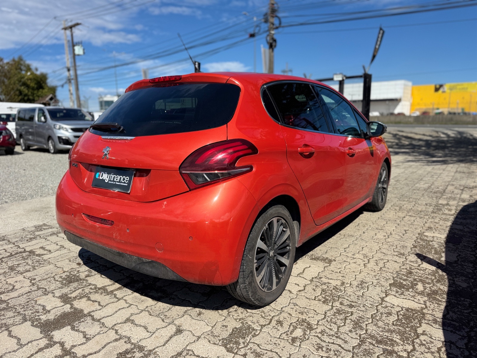 Peugeot 208 — foto 6 de 13