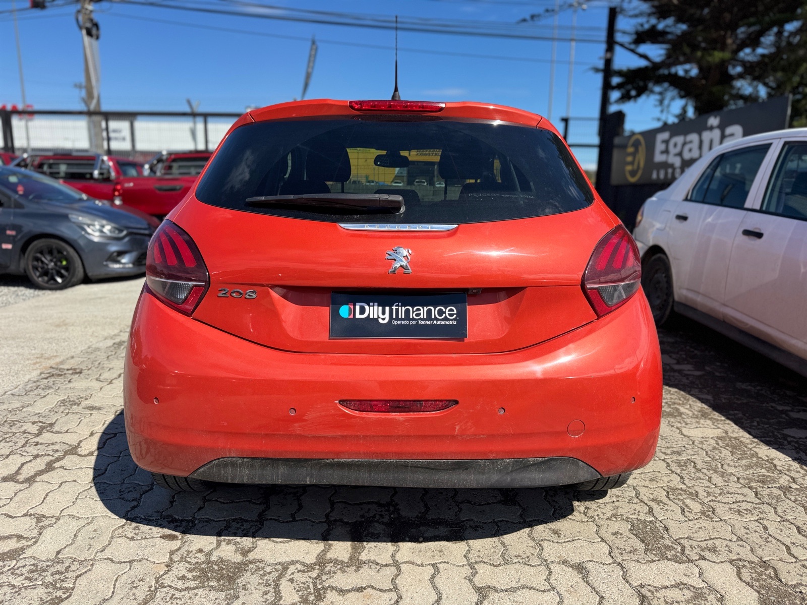 Peugeot 208 — foto 5 de 13