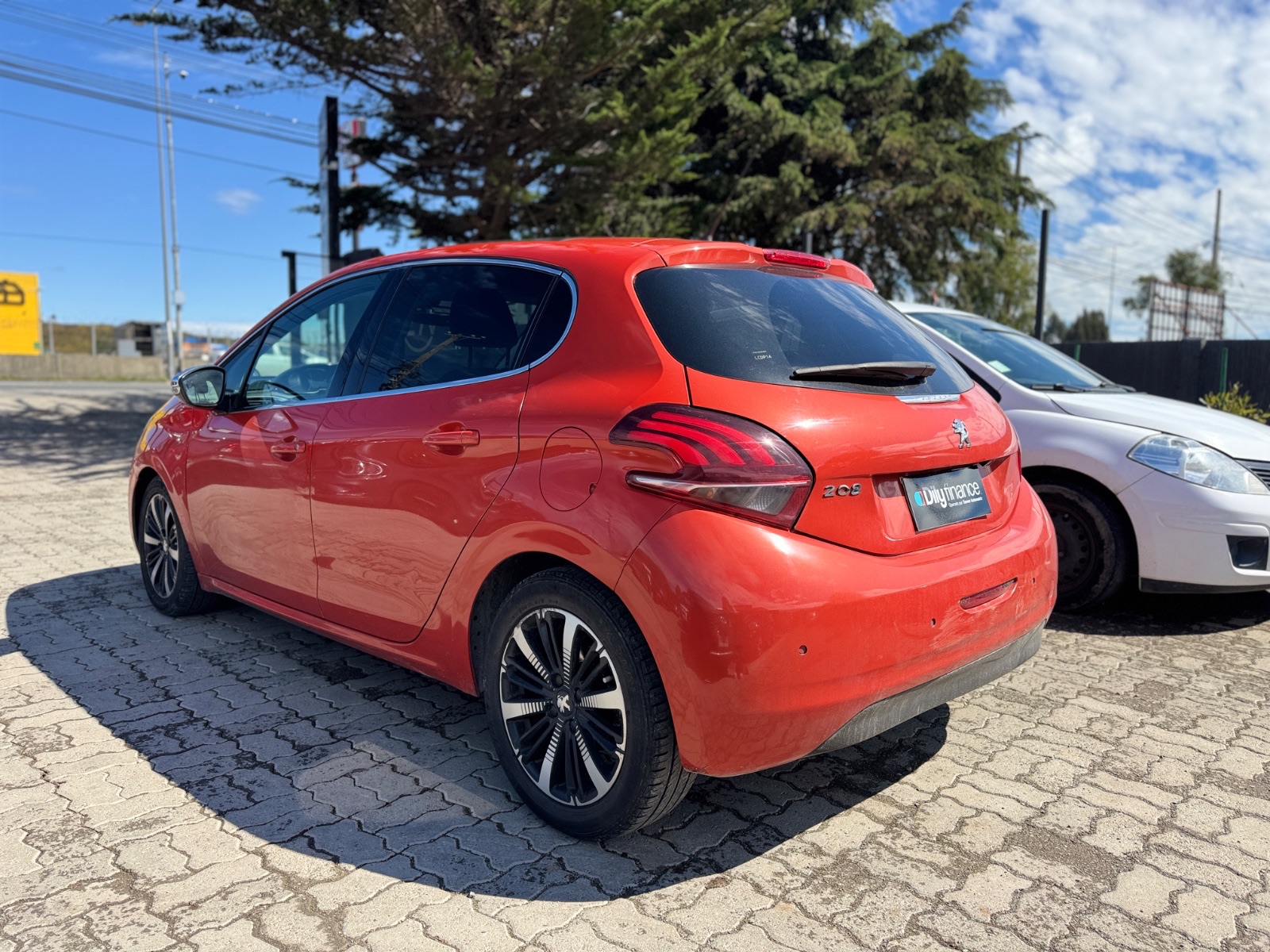 Peugeot 208 — foto 4 de 13