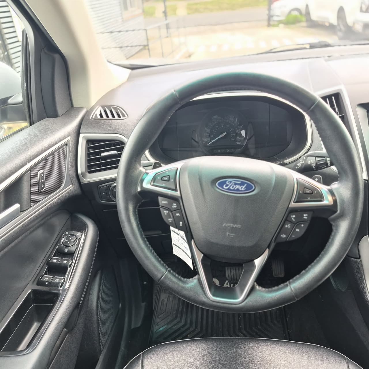 Ford Edge — foto 8 de 13