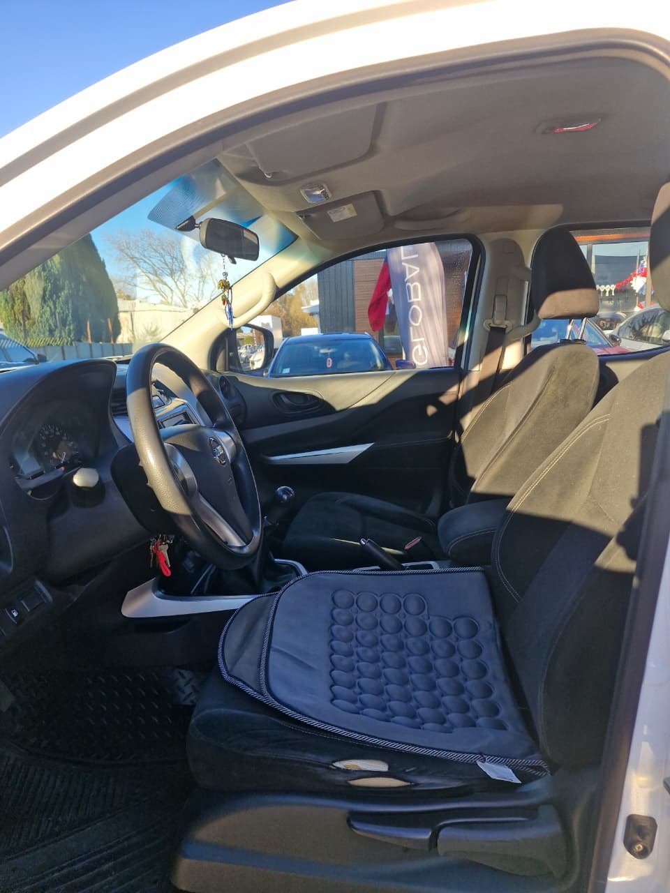 Nissan Np300 — foto 10 de 15