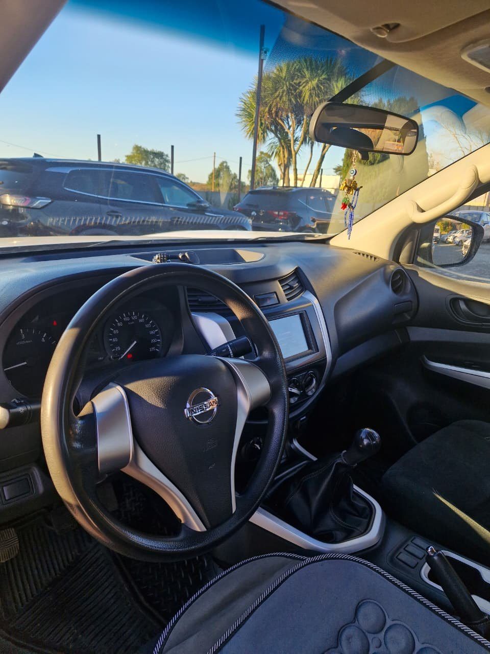 Nissan Np300 — foto 11 de 15