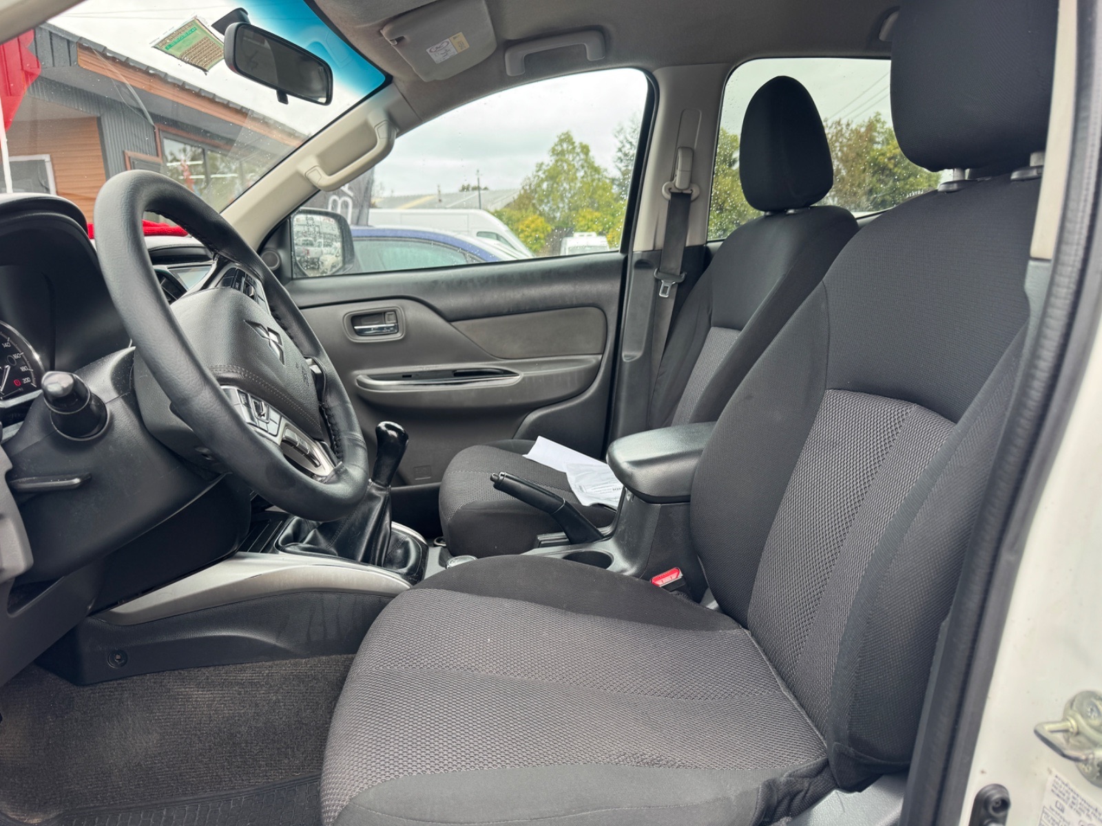 Mitsubishi L200 — foto 7 de 12