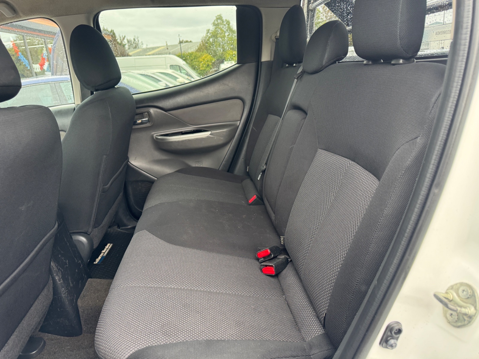 Mitsubishi L200 — foto 8 de 12