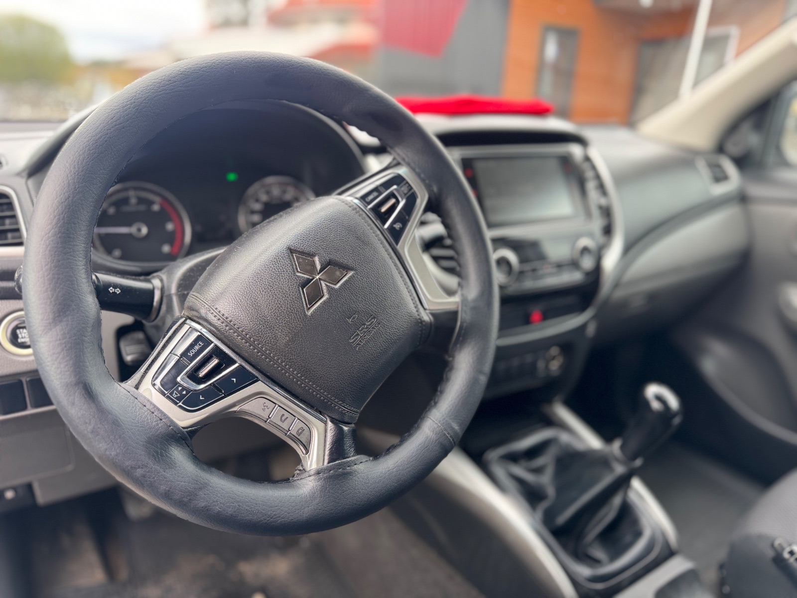 Mitsubishi L200 — foto 9 de 12