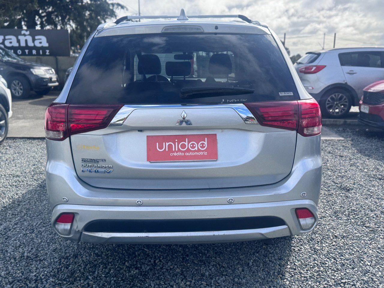 Mitsubishi Outlander — foto 4 de 13