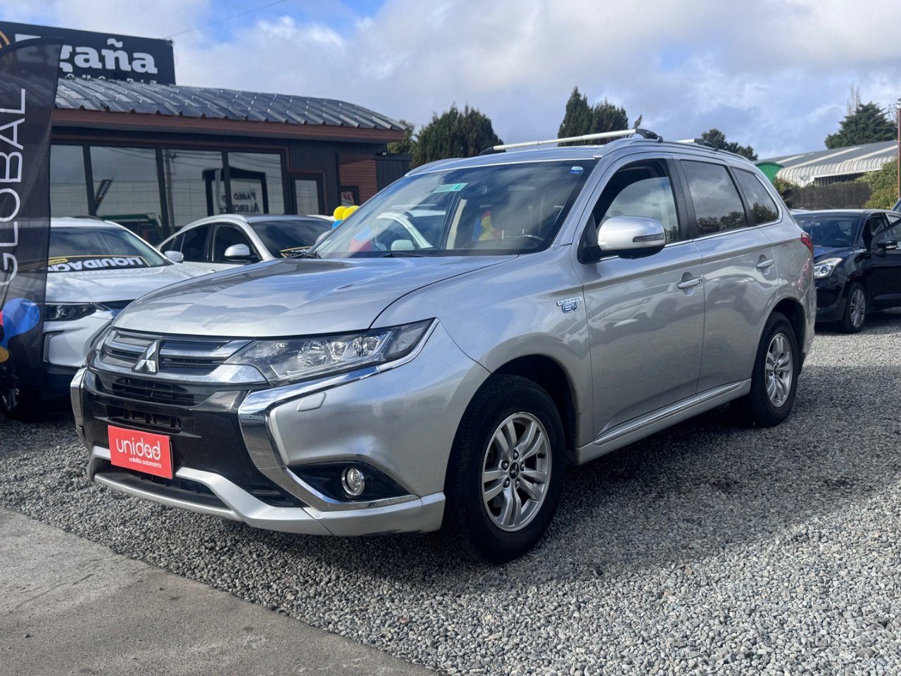 Mitsubishi Outlander — foto 5 de 13
