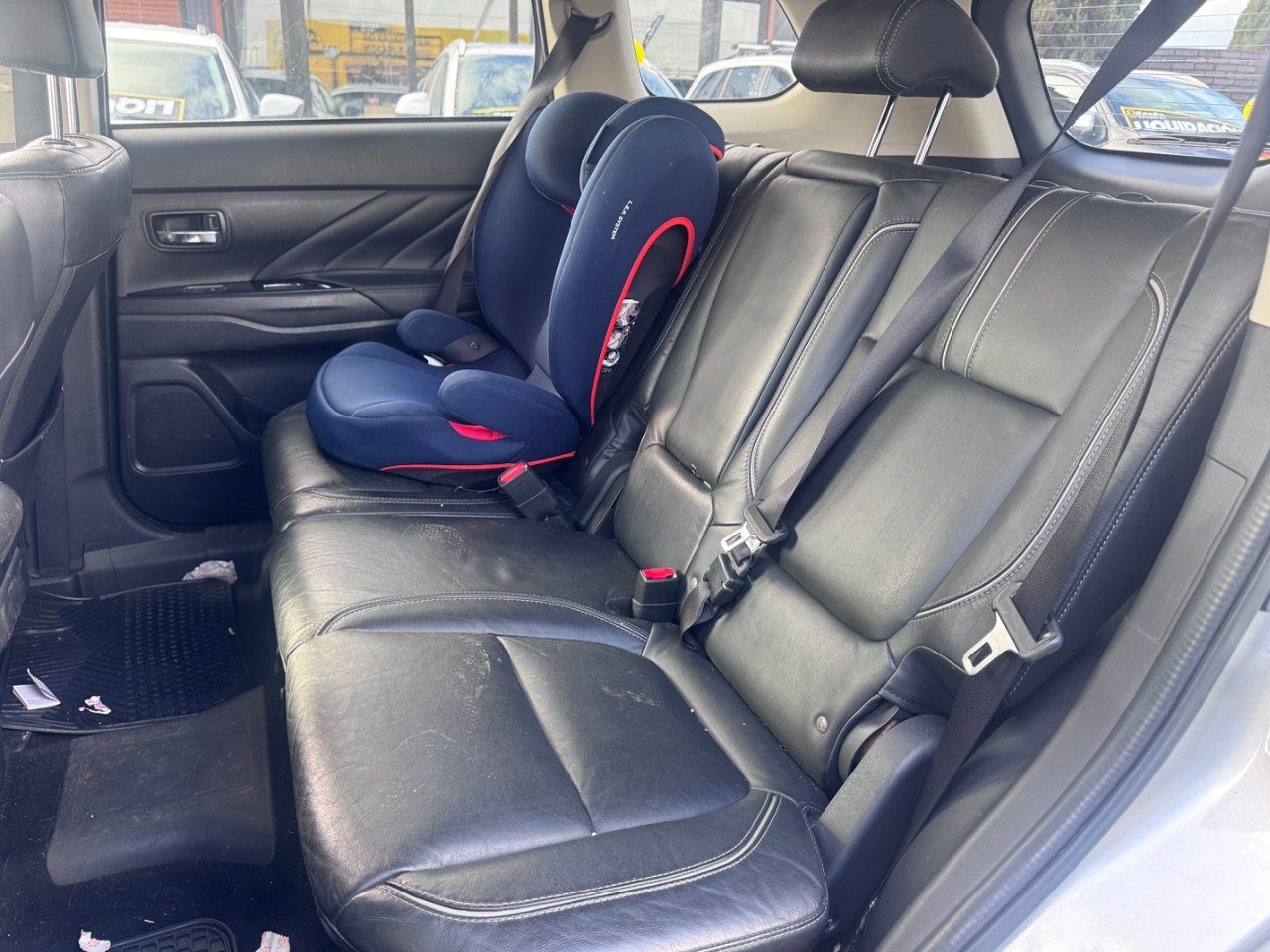 Mitsubishi Outlander — foto 8 de 13