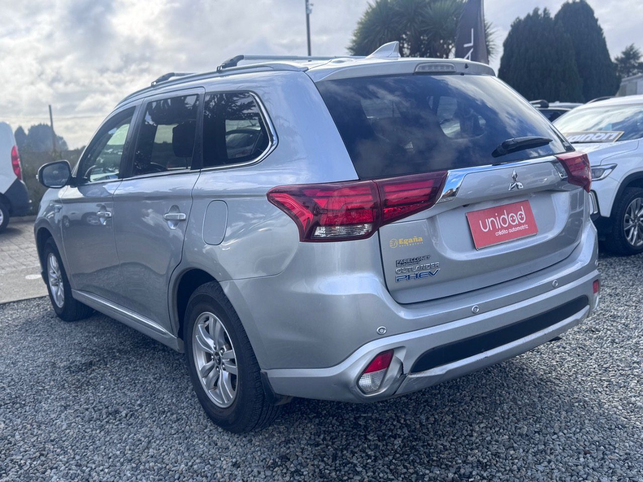 Mitsubishi Outlander — foto 12 de 13