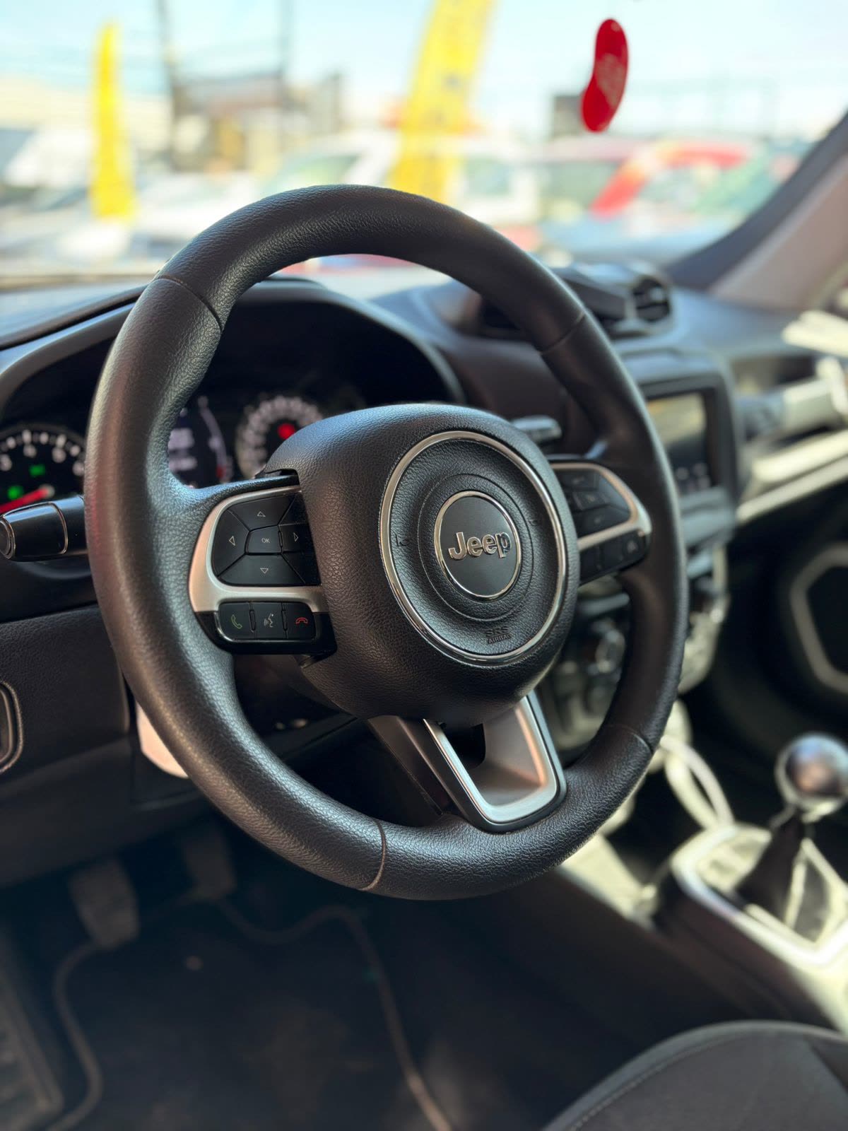 Jeep Renegade Sport — foto 4 de 14