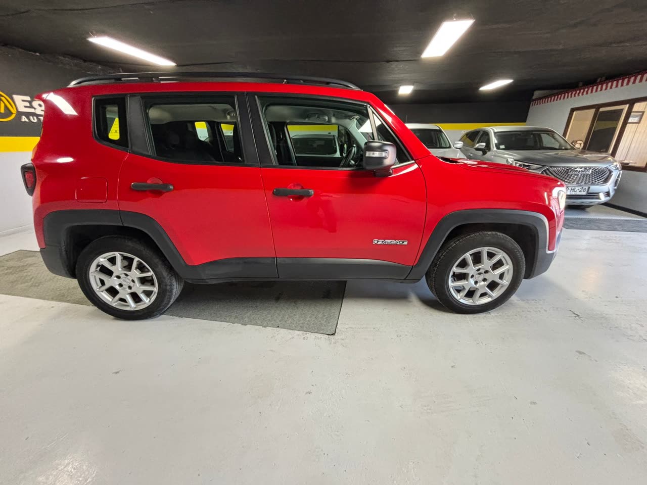 Jeep Renegade Sport — foto 8 de 14