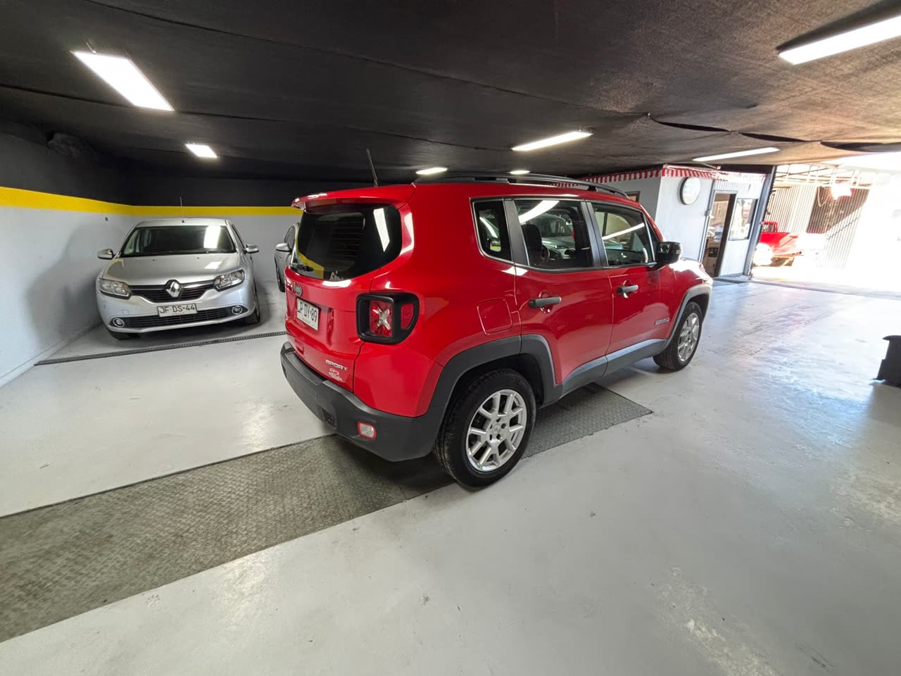 Jeep Renegade Sport — foto 9 de 14