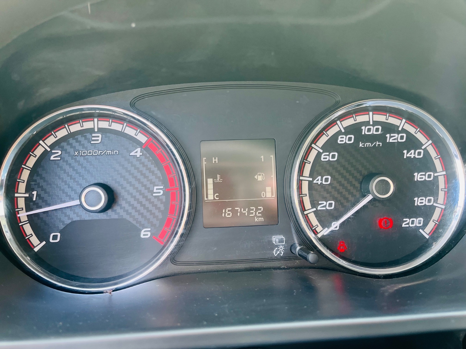 Mitsubishi L200 — foto 5 de 15