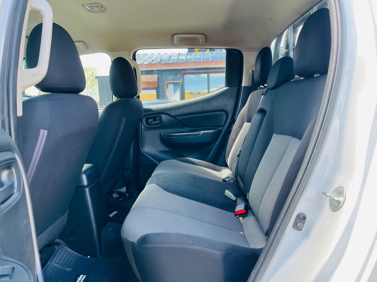 Mitsubishi L200 — foto 8 de 15