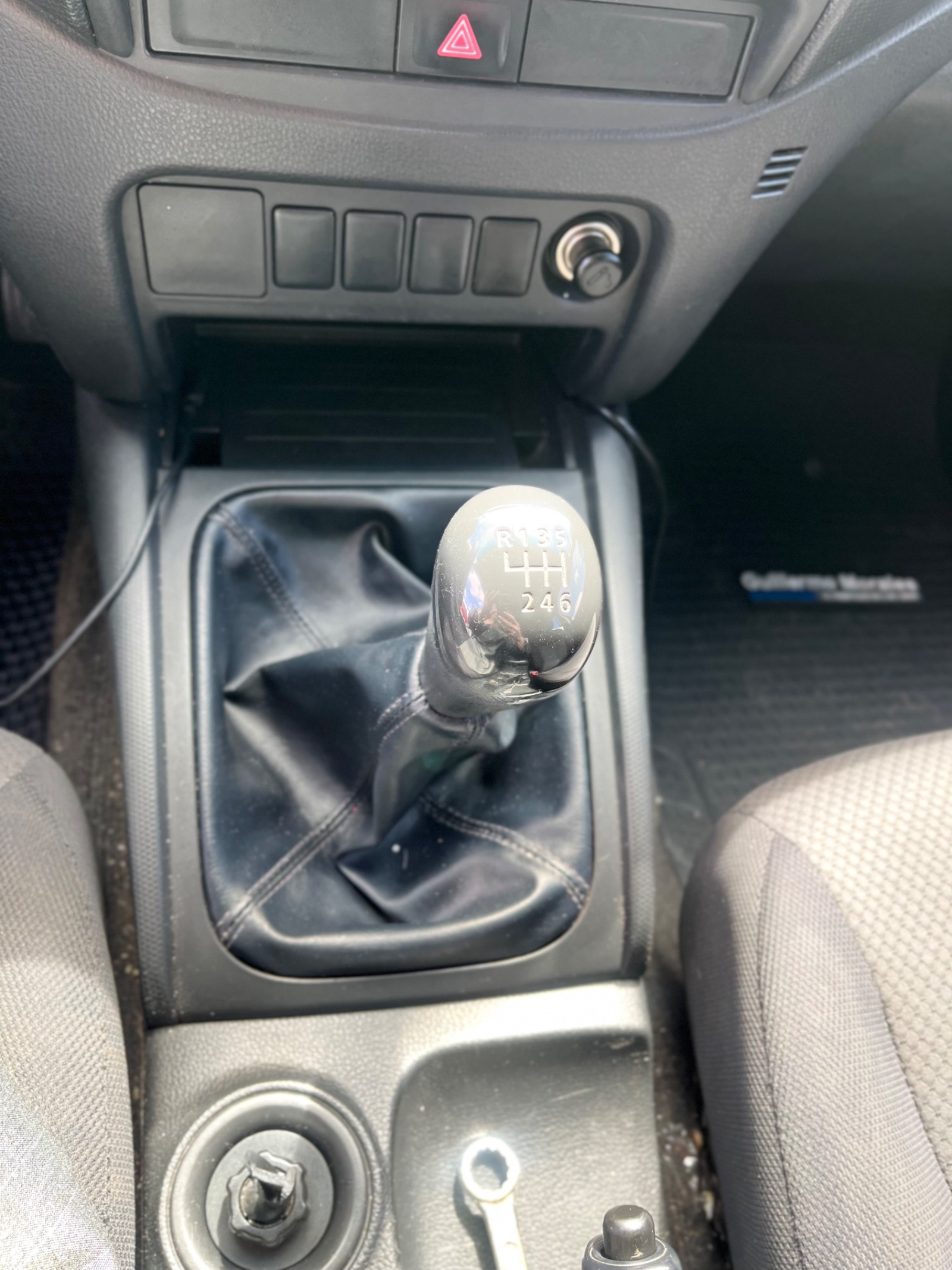 Mitsubishi L200 — foto 11 de 15