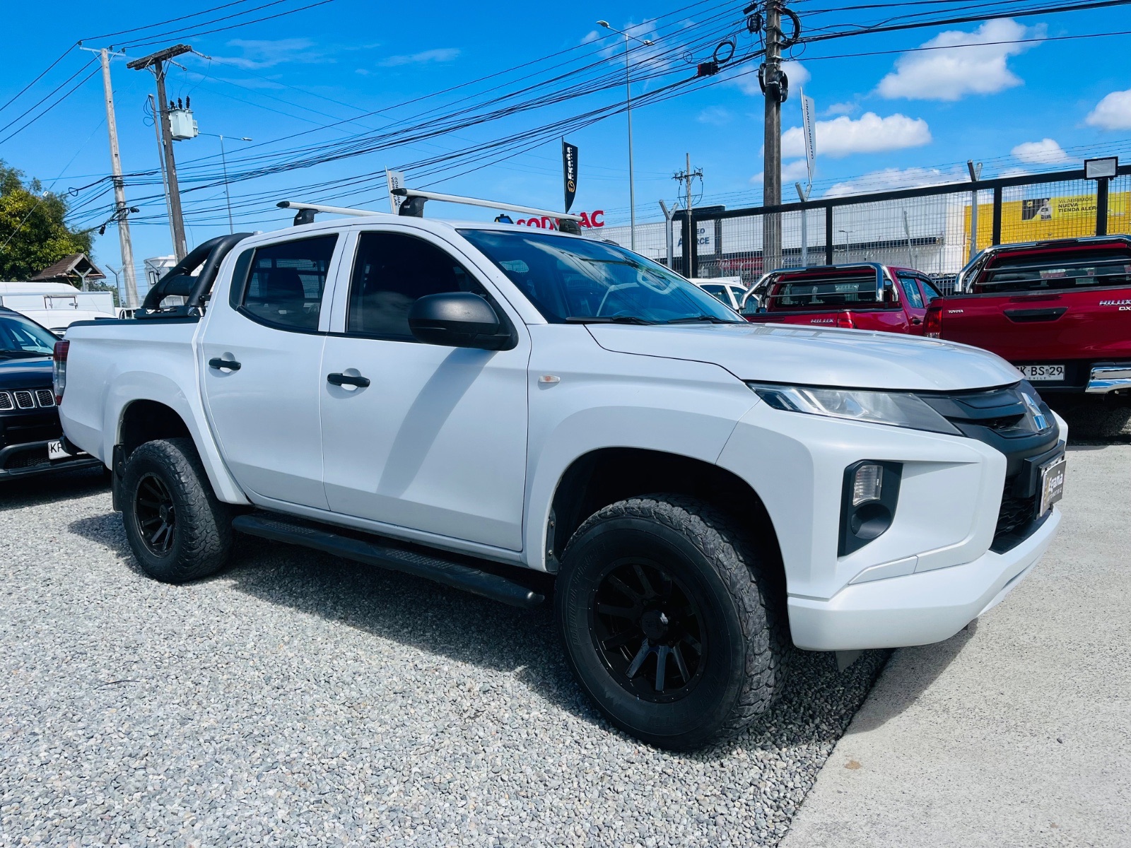 Mitsubishi L200 — foto 13 de 15
