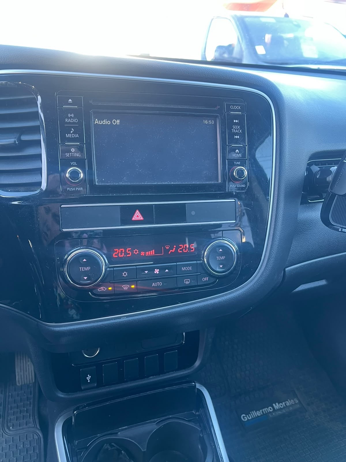 Mitsubishi Outlander — foto 12 de 15