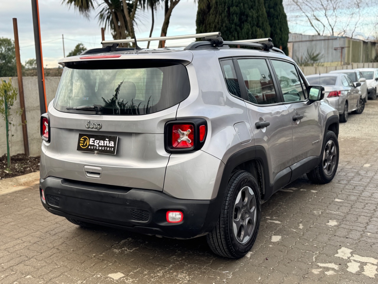 Jeep Renegade Sport — foto 6 de 12