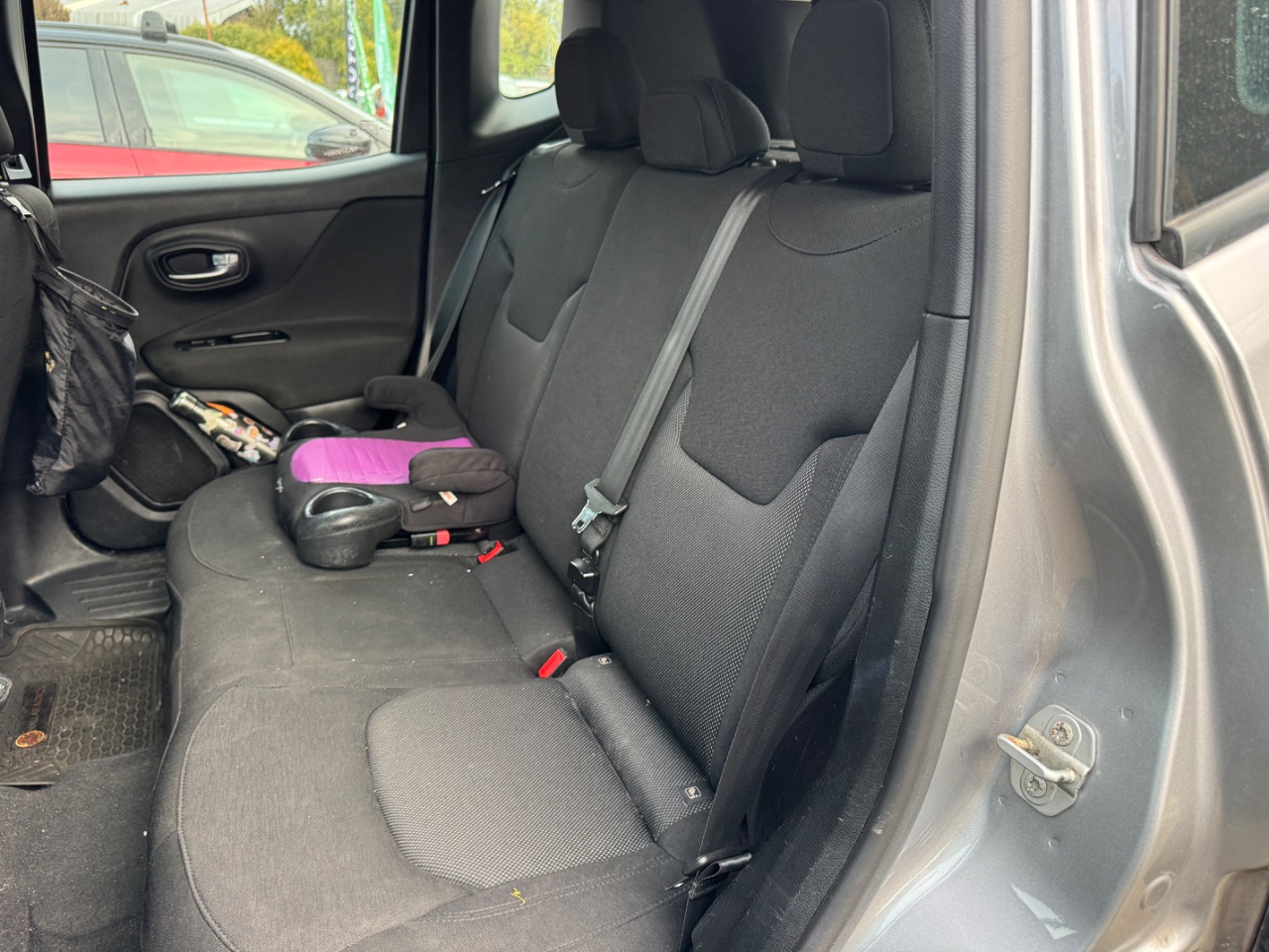 Jeep Renegade Sport — foto 7 de 12