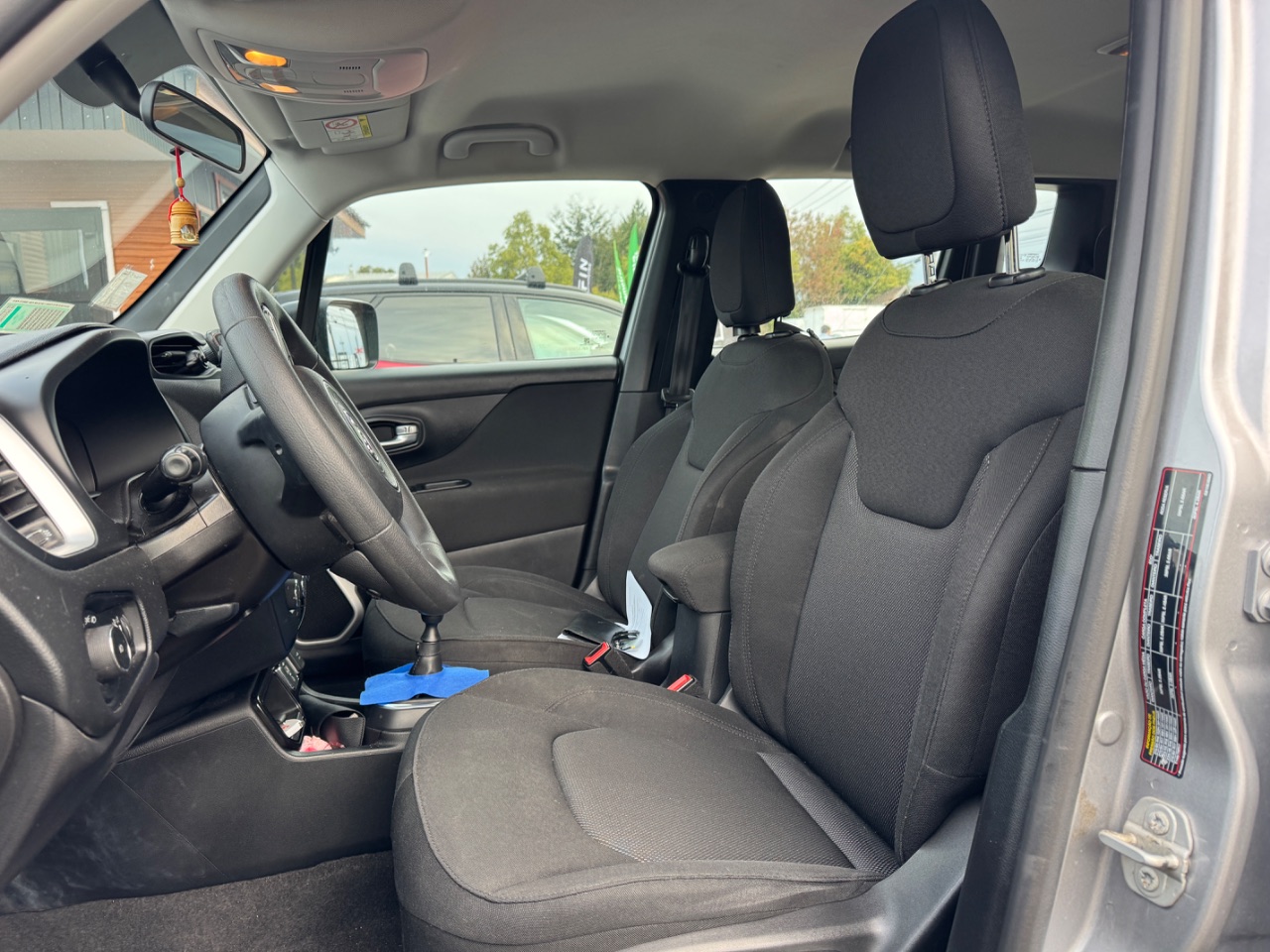 Jeep Renegade Sport — foto 8 de 12