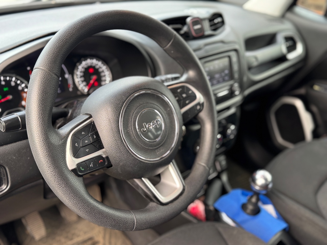 Jeep Renegade Sport — foto 9 de 12