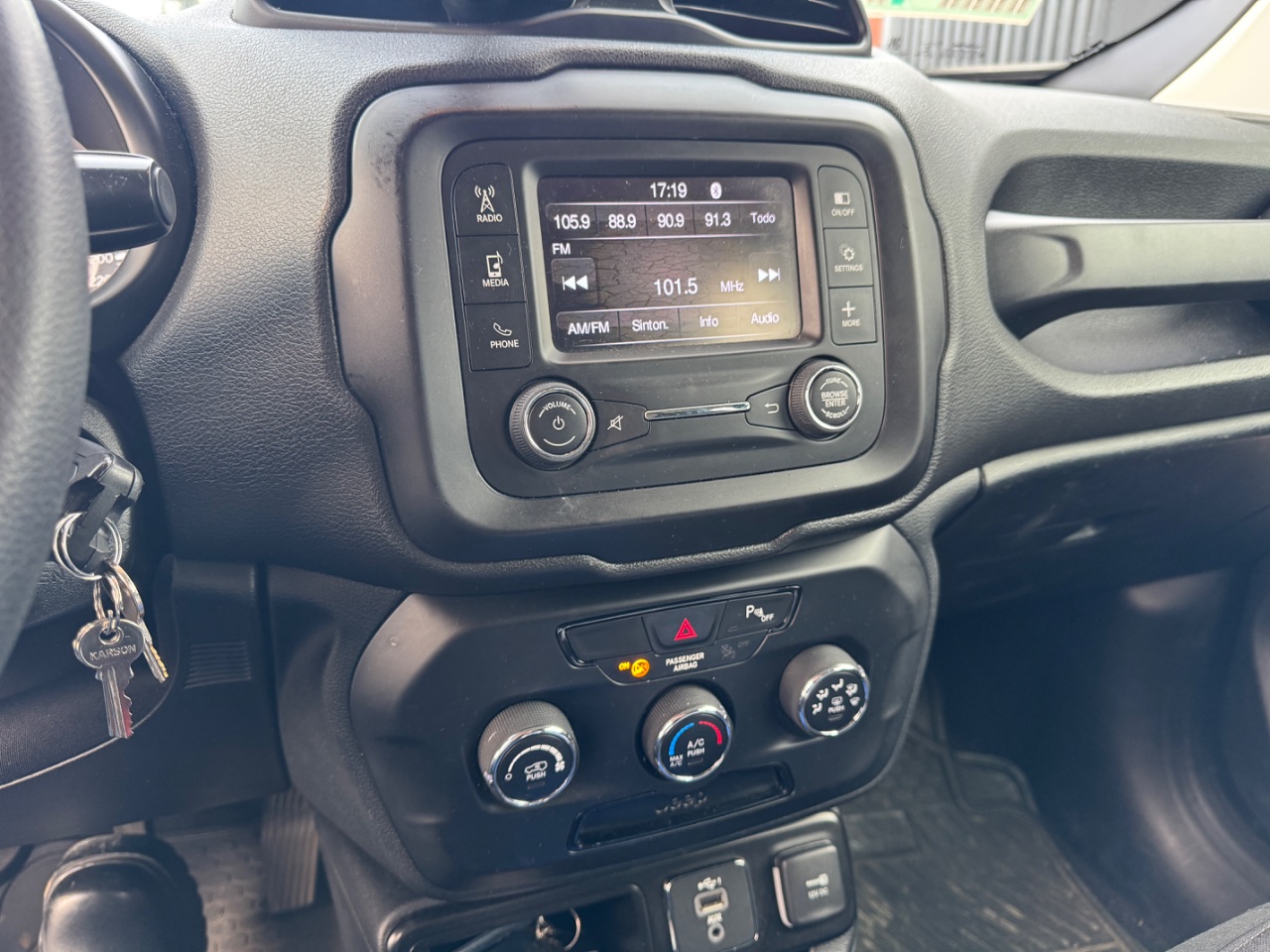 Jeep Renegade Sport — foto 10 de 12