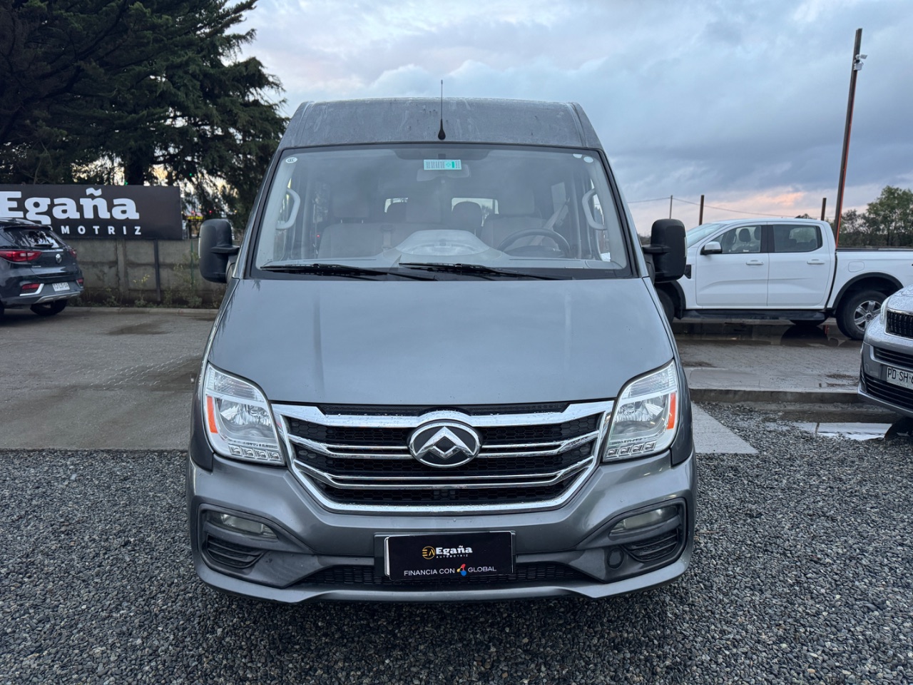 Maxus V80 Minibus 15+1 — foto 2 de 12