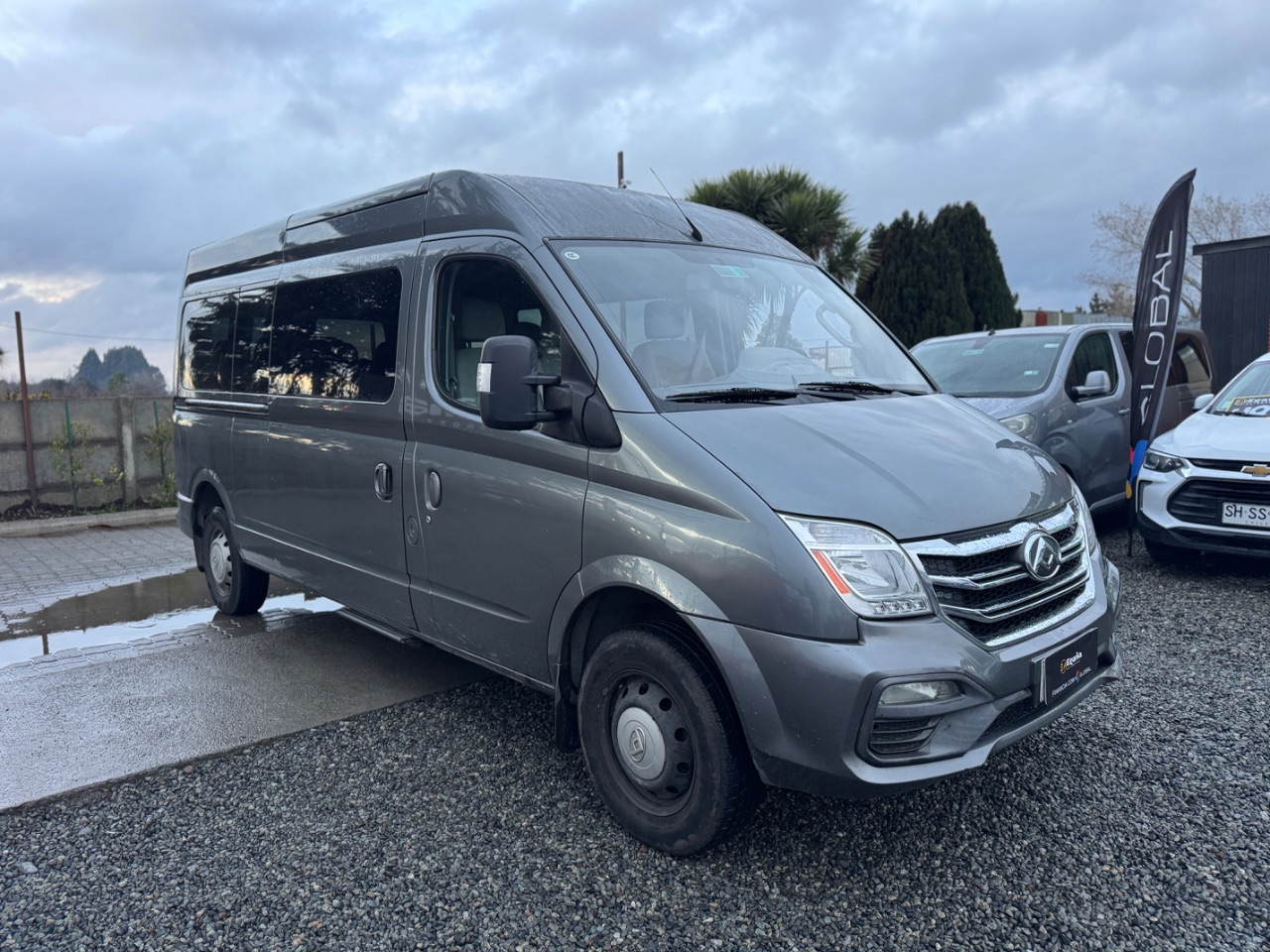 Maxus V80 Minibus 15+1 — foto 3 de 12