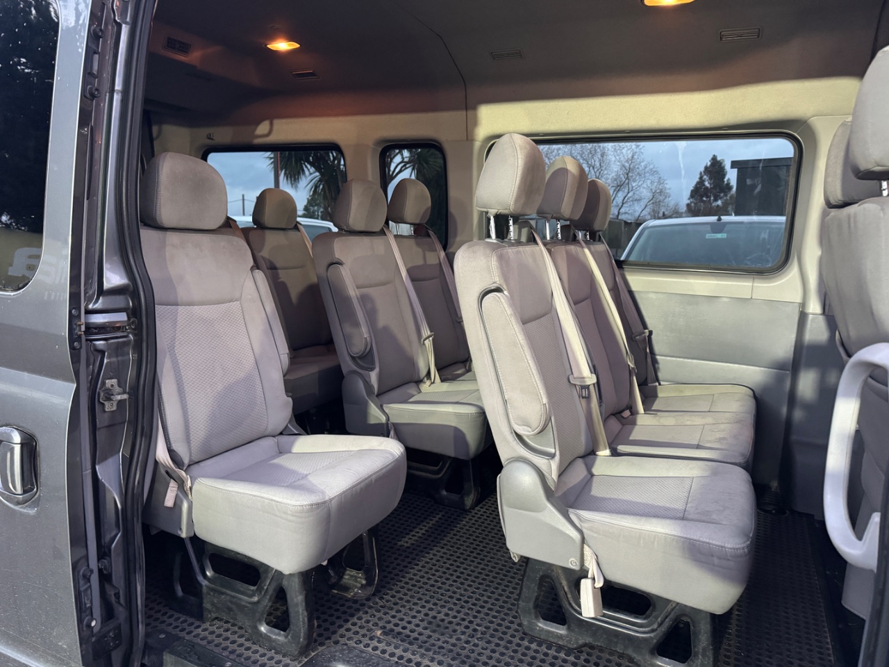 Maxus V80 Minibus 15+1 — foto 8 de 12