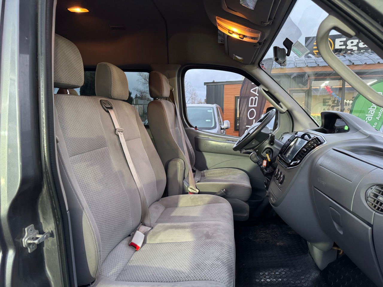 Maxus V80 Minibus 15+1 — foto 12 de 12