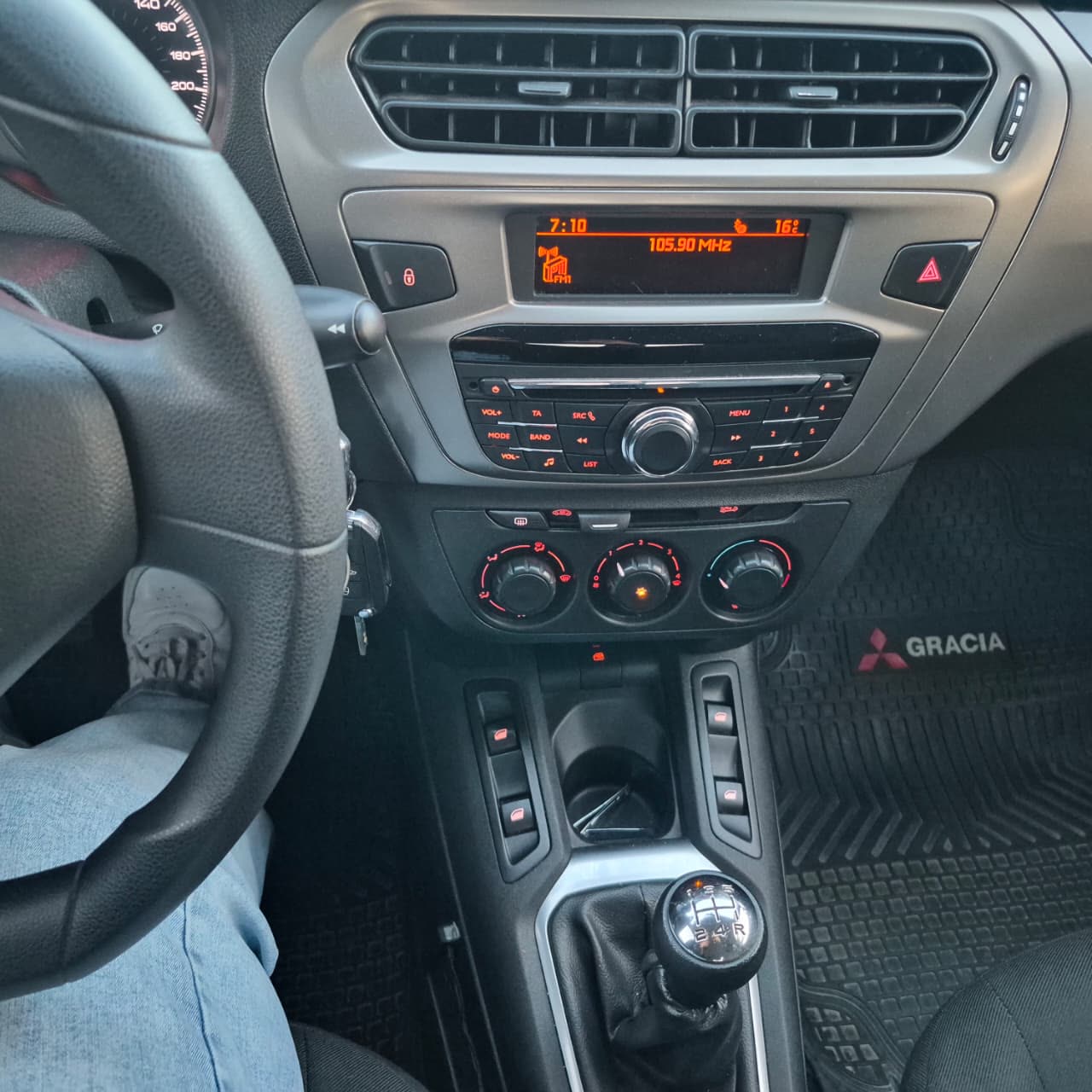 Peugeot 301 — foto 10 de 13