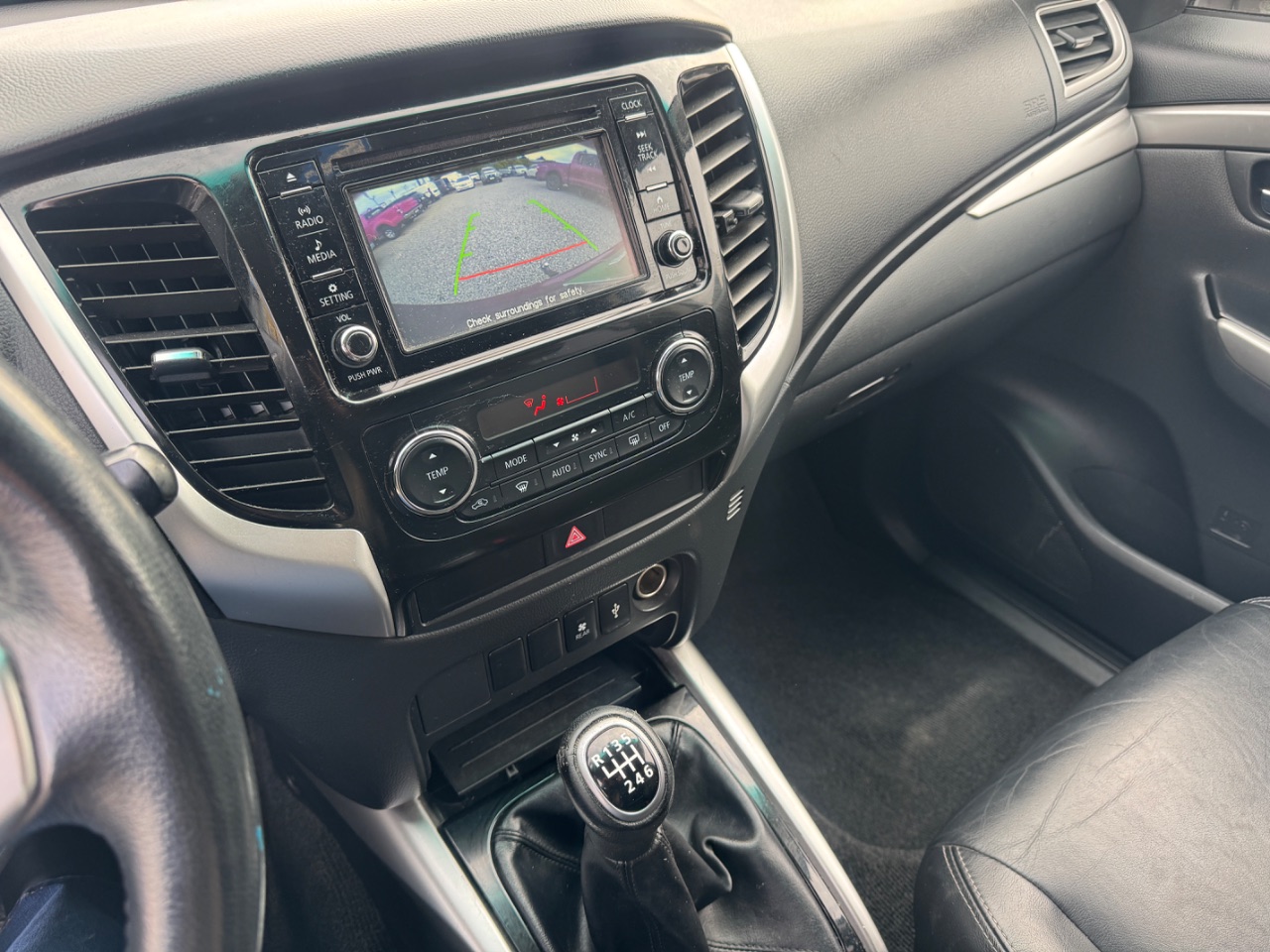 Mitsubishi Montero Sport — foto 11 de 14