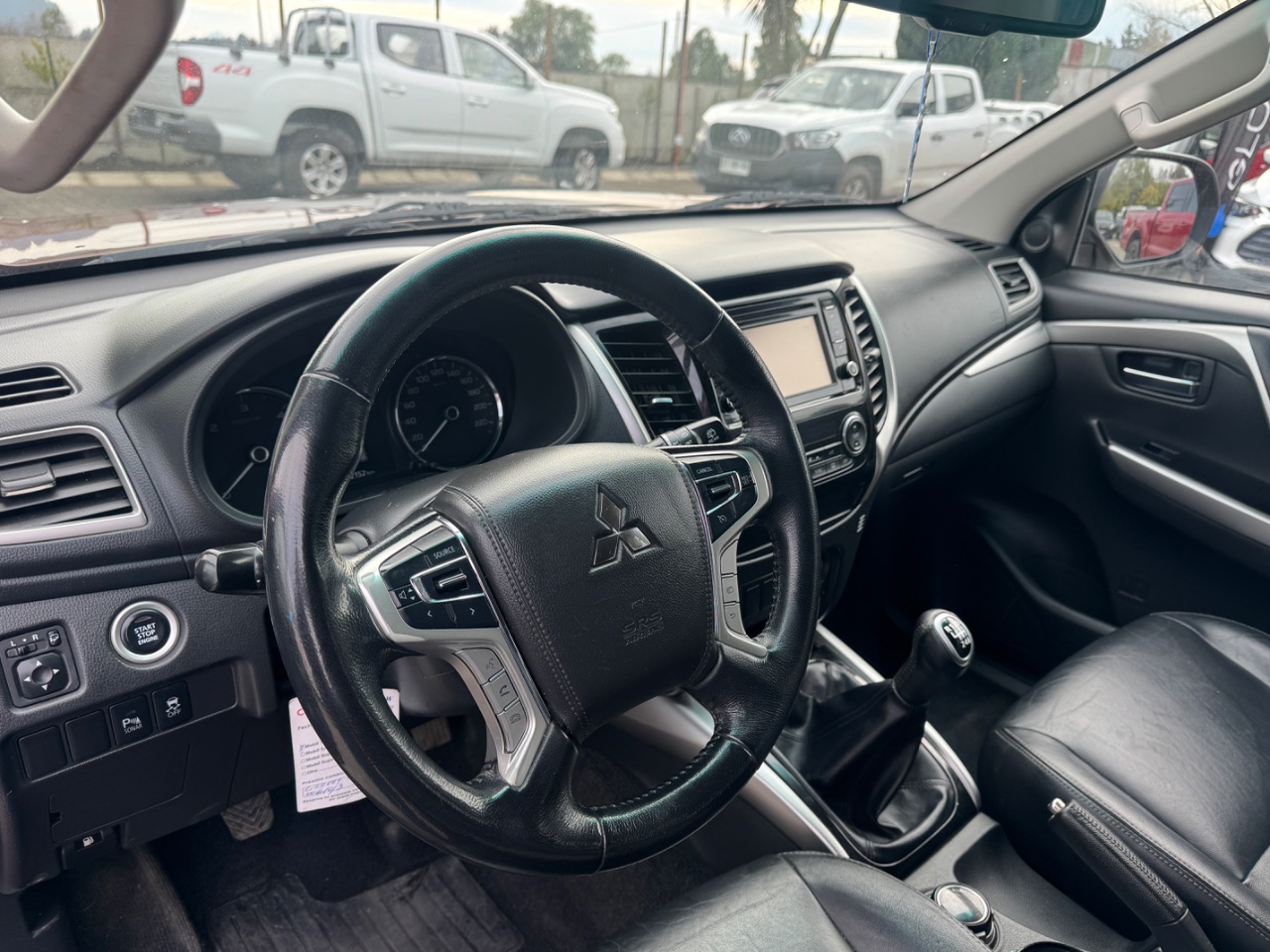 Mitsubishi Montero Sport — foto 13 de 14