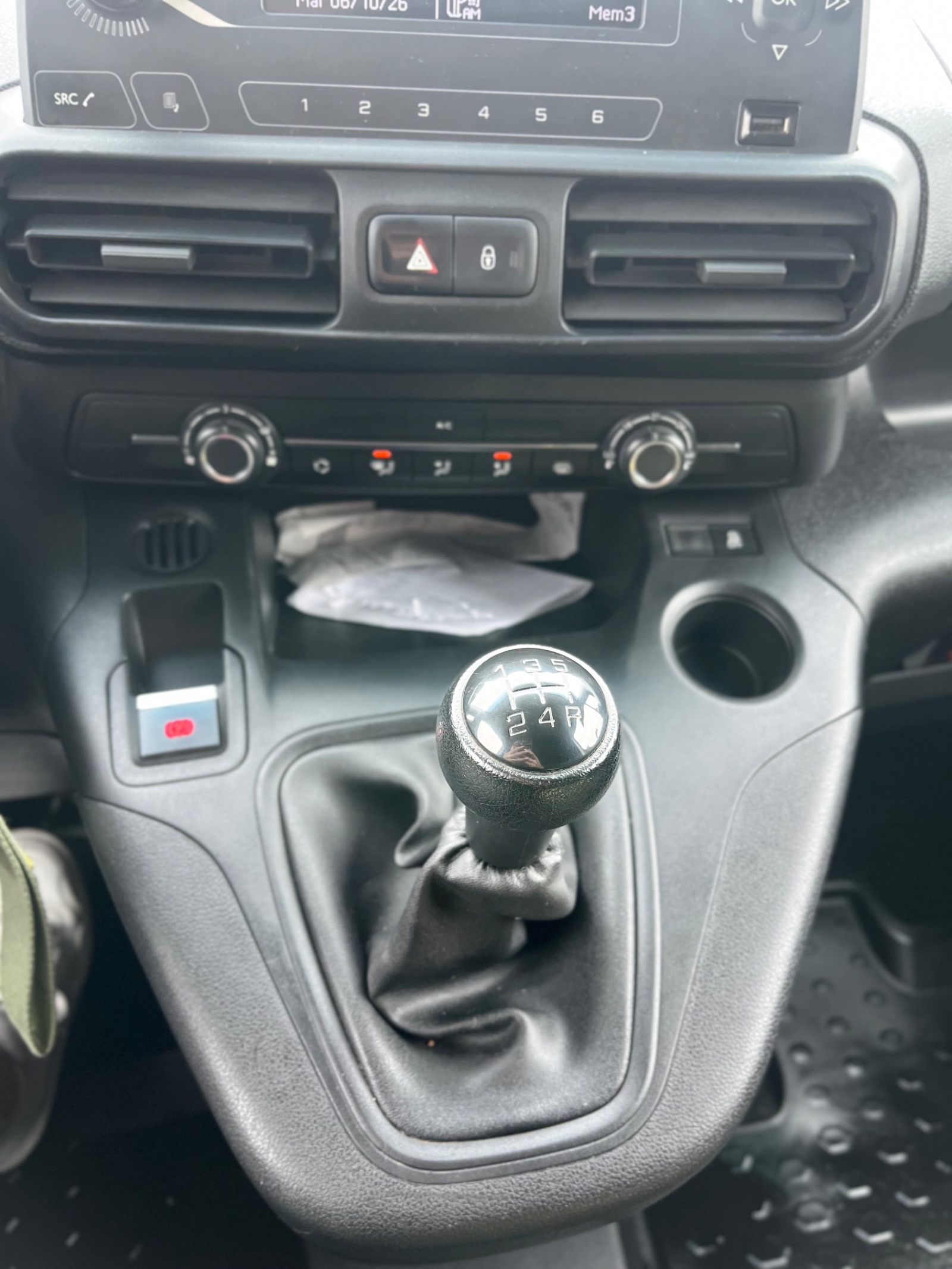 Peugeot Partner — foto 8 de 14