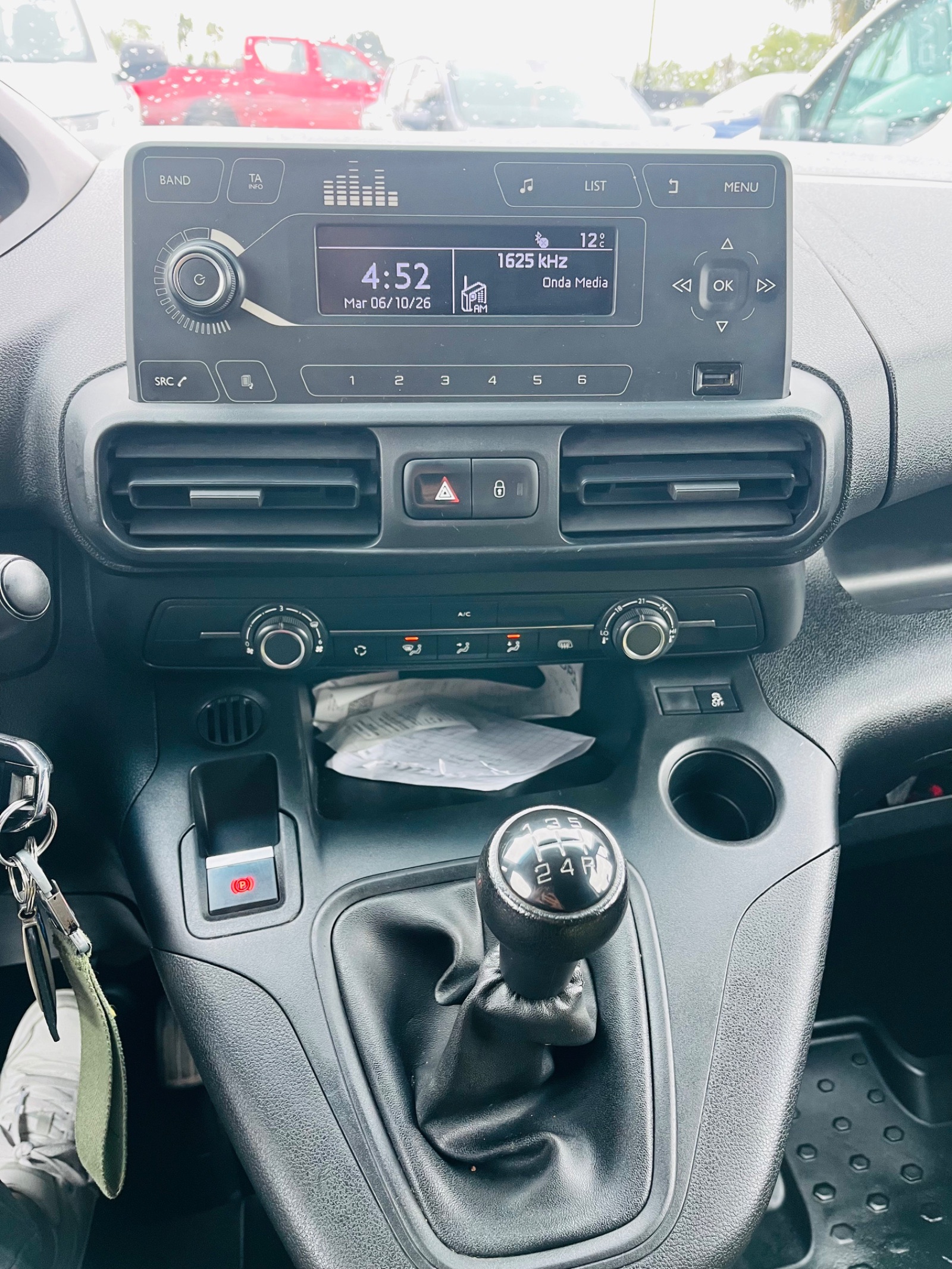 Peugeot Partner — foto 11 de 14