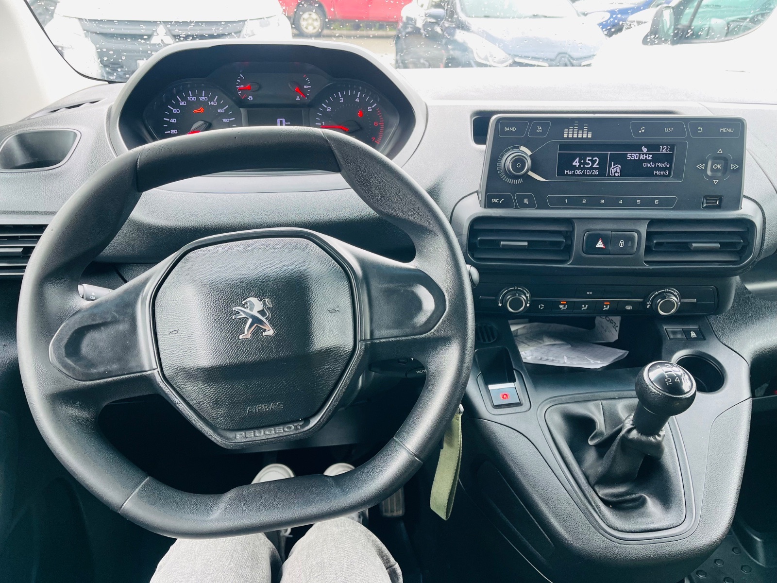 Peugeot Partner — foto 12 de 14