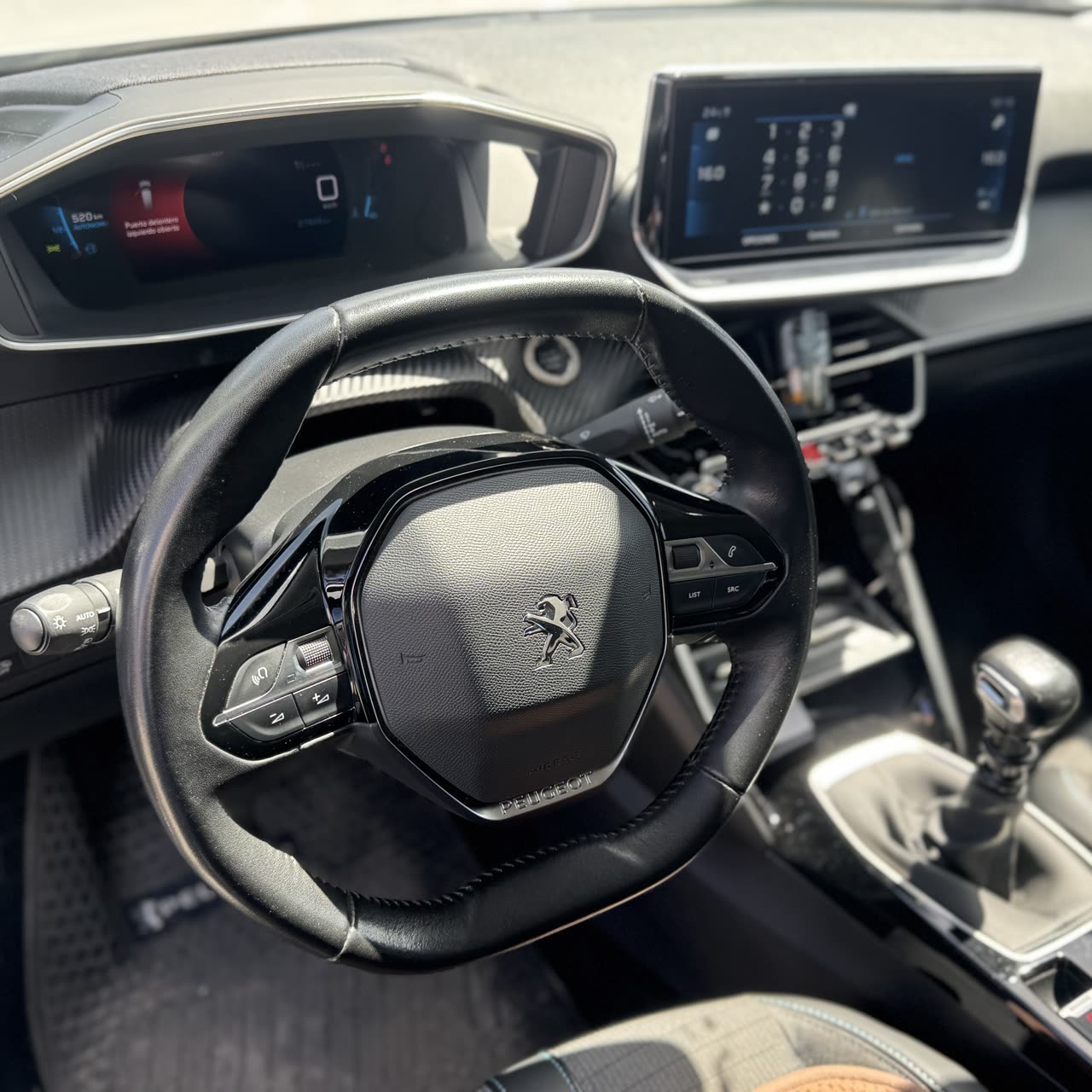 Peugeot 2008 Puretech 130 — foto 9 de 13