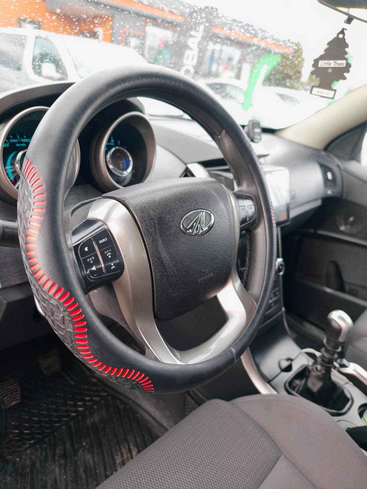 Mahindra Xuv500 — foto 5 de 12