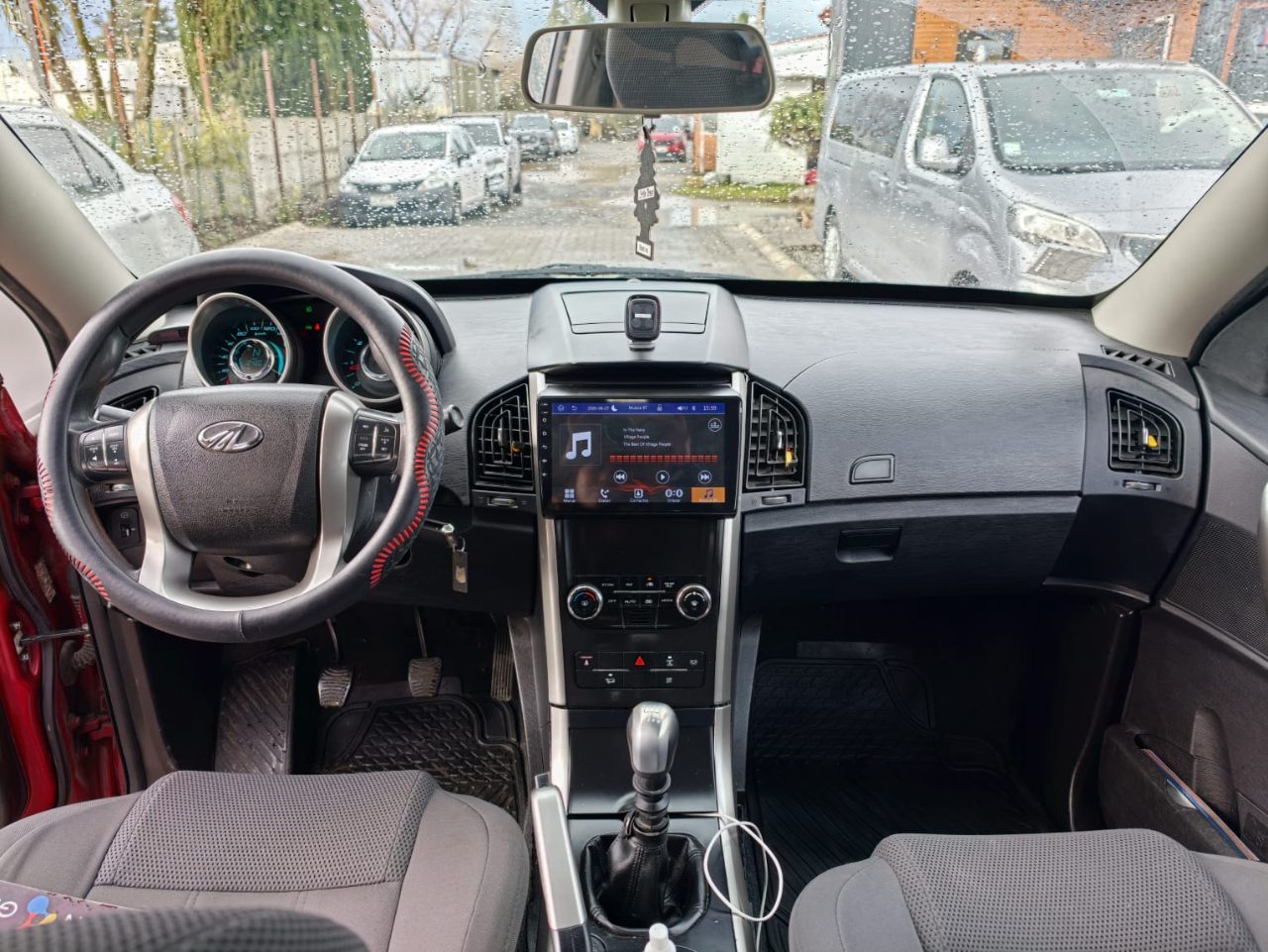 Mahindra Xuv500 — foto 6 de 12